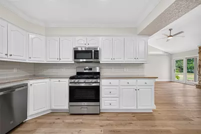 218 Bay Colony Circle, La Porte, TX 77571 - Photo 4