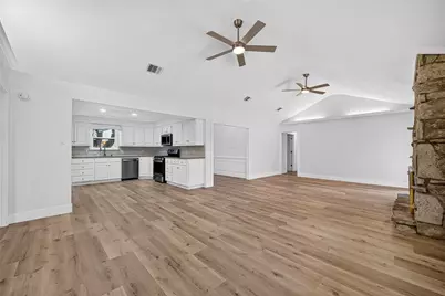 218 Bay Colony Circle, La Porte, TX 77571 - Photo 2