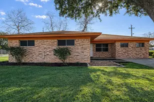 304 Frankie St, Wharton, TX 77488 - Photo 2