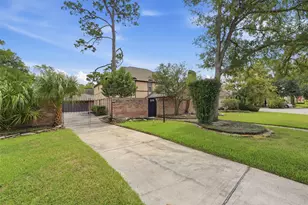 219 Big Hollow Ln, Houston, TX 77042 - Photo 8