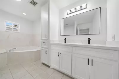 710 W 10th Street, Houston, TX 77008 - Photo 16