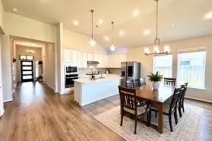 307 Twin Lakes Blvd W, West Columbia, TX 77486 - Photo 8