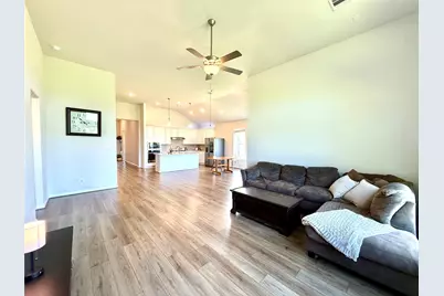 307 Twin Lakes Blvd West, West Columbia, TX 77486 - Photo 12