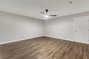 4702 Spring Ln, Baytown, TX 77521 - Photo 24