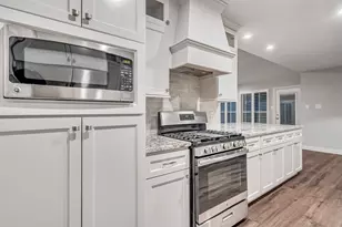 4702 Spring Ln, Baytown, TX 77521 - Photo 14