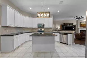 314 Diamond Bay Dr, Dickinson, TX 77539 - Photo 8