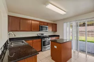 8723 Summerset Meadow Ct, Houston, TX 77075 - Photo 8