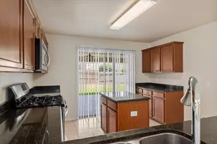8723 Summerset Meadow Ct, Houston, TX 77075 - Photo 12