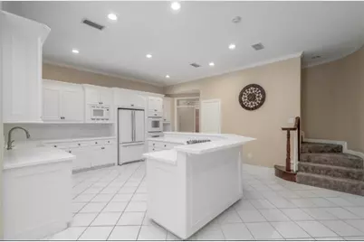 94 E Fairbranch Circle, The Woodlands, TX 77382 - Photo 12