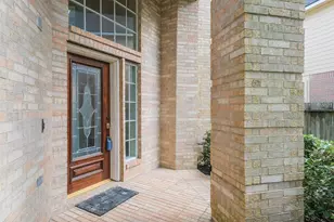 5911 Brook Bend Dr, Sugar Land, TX 77479 - Photo 2