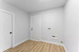 8427 Guinevere St, Houston, TX 77029 - Photo 12