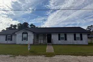 90 Live Oak St, Coldspring, TX 77331 - Photo 1