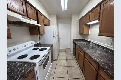 9700 Leawood Boulevard #1113, Houston, TX 77099 - Photo 2