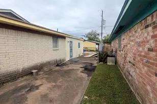 8834 Judwin St, Houston, TX 77075 - Photo 4