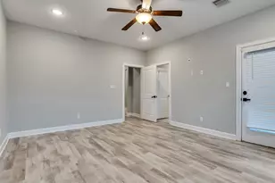 425 Amanda Cir, Tiki Island, TX 77554 - Photo 16