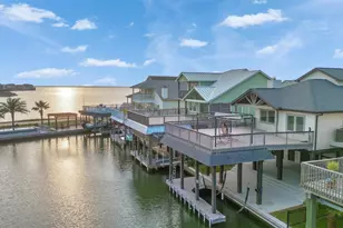 425 Amanda Cir, Tiki Island, TX 77554 - Photo 6