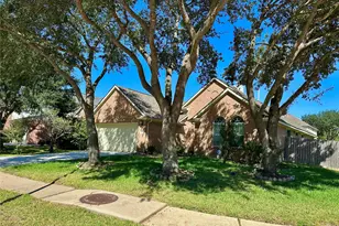 15102 Millers Run Ln, Sugar Land, TX 77498 - Photo 2