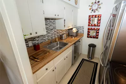 2101 Fountain View Drive #56, Houston, TX 77057 - Photo 6