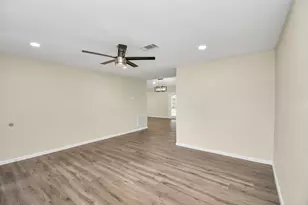 531 Edgebrook Dr, Houston, TX 77034 - Photo 8