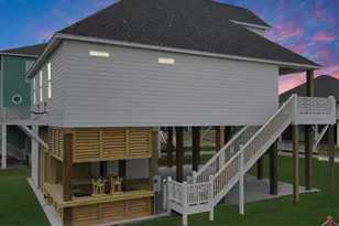 2301 Trinidad Dr, Crystal Beach, TX 77650 - Photo 10