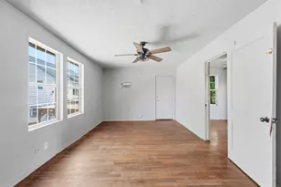 605 E Hunnicutt St, Baytown, TX 77520 - Photo 18