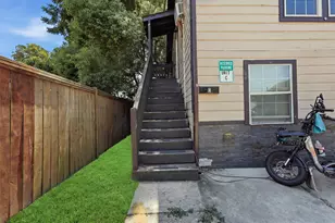 605 E Hunnicutt St, Baytown, TX 77520 - Photo 4
