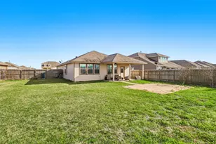 211 White Wing Ln, Sealy, TX 77474 - Photo 2