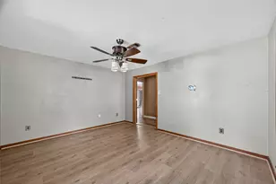 8428 Swiftwater Ln, Houston, TX 77075 - Photo 8