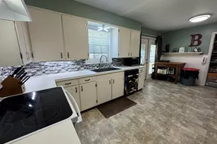 608 Ave K, El Campo, TX 77437 - Photo 10