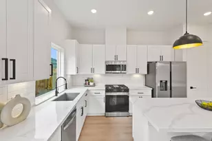 243 Rebecca St, Houston, TX 77022 - Photo 10