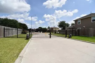 2819 Topiary Ln, Houston, TX 77014 - Photo 1
