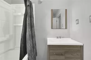 720 Yupon St, Baytown, TX 77520 - Photo 10