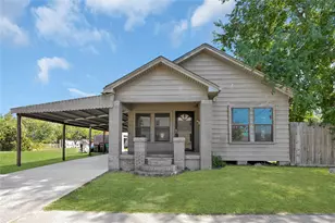 720 Yupon St, Baytown, TX 77520 - Photo 2
