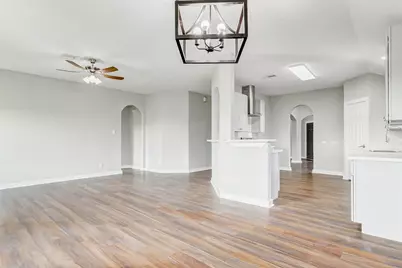 7027 Sun Creek Drive, Hitchcock, TX 77563 - Photo 10