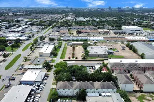 8710 Beverly Hill St, Houston, TX 77063 - Photo 14