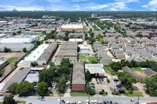 8710 Beverly Hill St, Houston, TX 77063 - Photo 12
