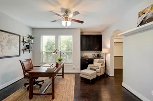 2424 Couch St, Houston, TX 77008 - Photo 6