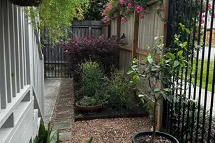 2424 Couch St, Houston, TX 77008 - Photo 34