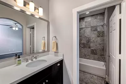 2424 Couch Street, Houston, TX 77008 - Photo 10