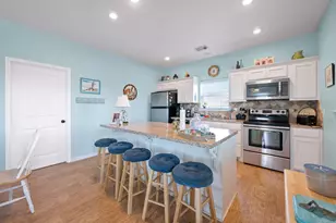 844 S Sage Rd, Crystal Beach, TX 77650 - Photo 2