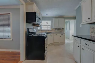 2043 Alta Vista Street, Houston, TX 77023 - Photo 8