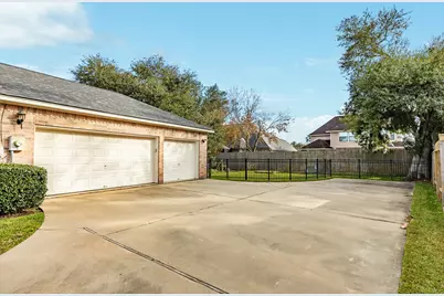 204 Arrowhead Drive, Lake Jackson, TX 77566 - Photo 38