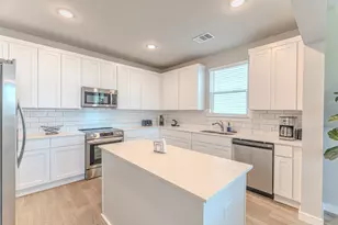 494 S Centro Cir, Shenandoah, TX 77385 - Photo 6