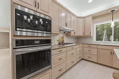 17 Buttonbush Court, The Woodlands, TX 77380 - Photo 10