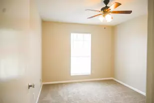 619 W Mahan St, Richwood, TX 77531 - Photo 10