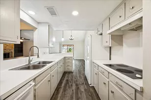 15711 Rill Ln, Houston, TX 77062 - Photo 8