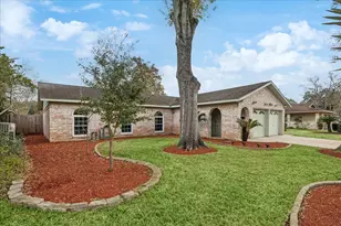 15711 Rill Ln, Houston, TX 77062 - Photo 2