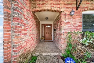 4513 Acacia, Bellaire, TX 77401 - Photo 2