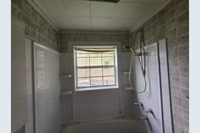 208 S 6th Street, Highlands, TX 77562 - Photo 6