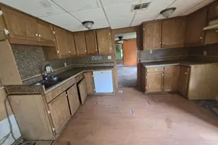 208 S 6th St, Highlands, TX 77562 - Photo 4